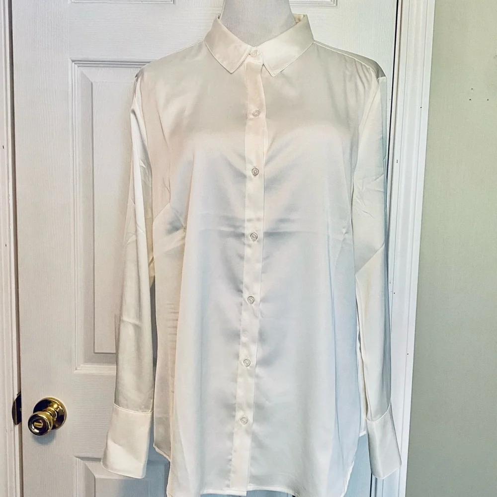 NWOT Women’s L Banana Republic White Dress Shirt Silky Finish